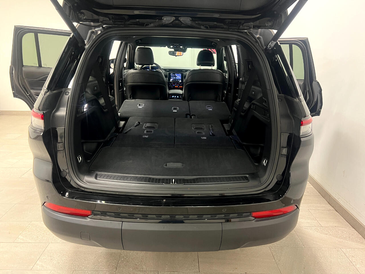 Jeep Grand Cherokee L Altitude 4x4 2024 Jeep Grand Cherokee L Altitude 4x4 2024