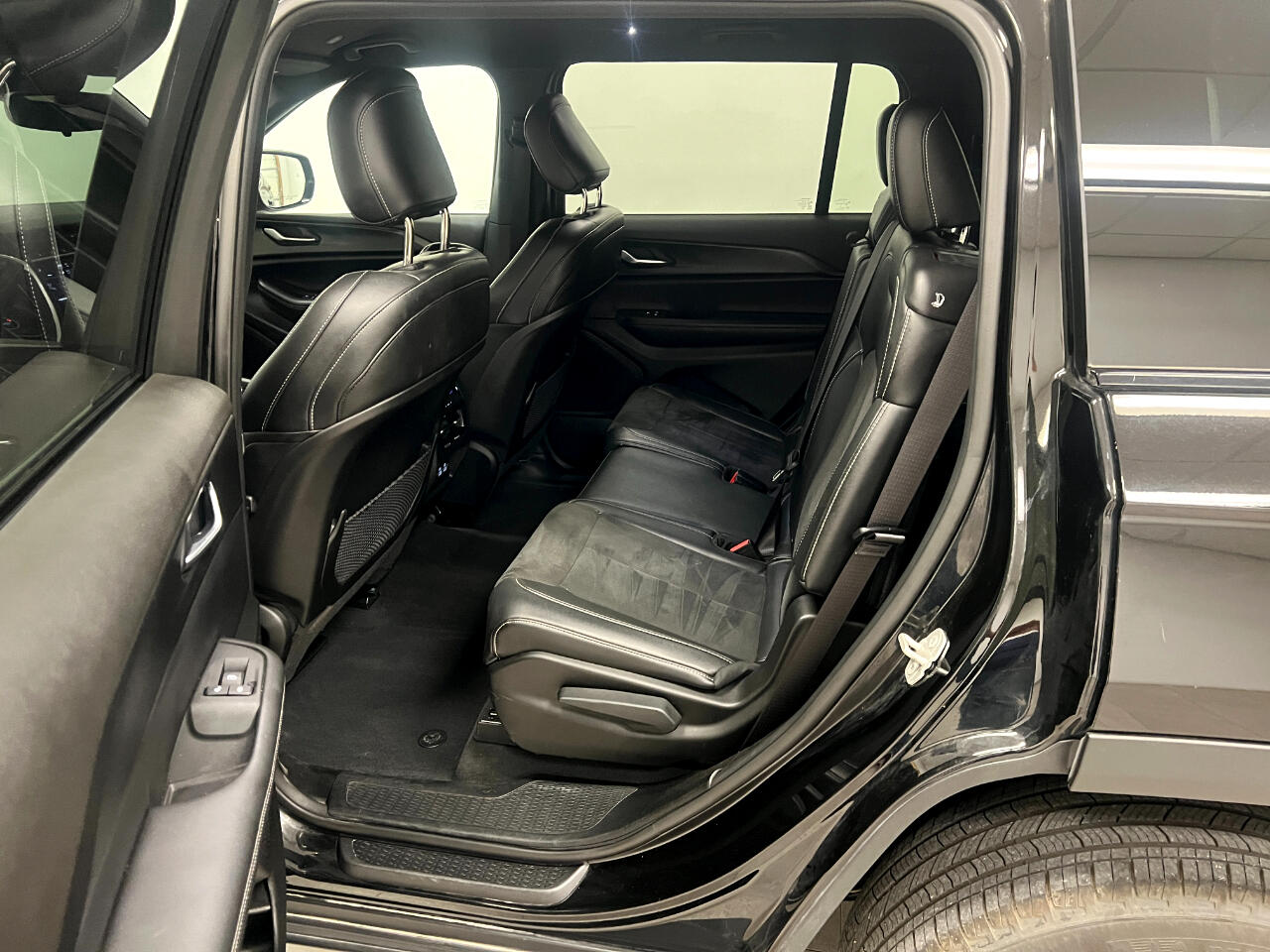 Jeep Grand Cherokee L Altitude 4x4 2024 Jeep Grand Cherokee L Altitude 4x4 2024