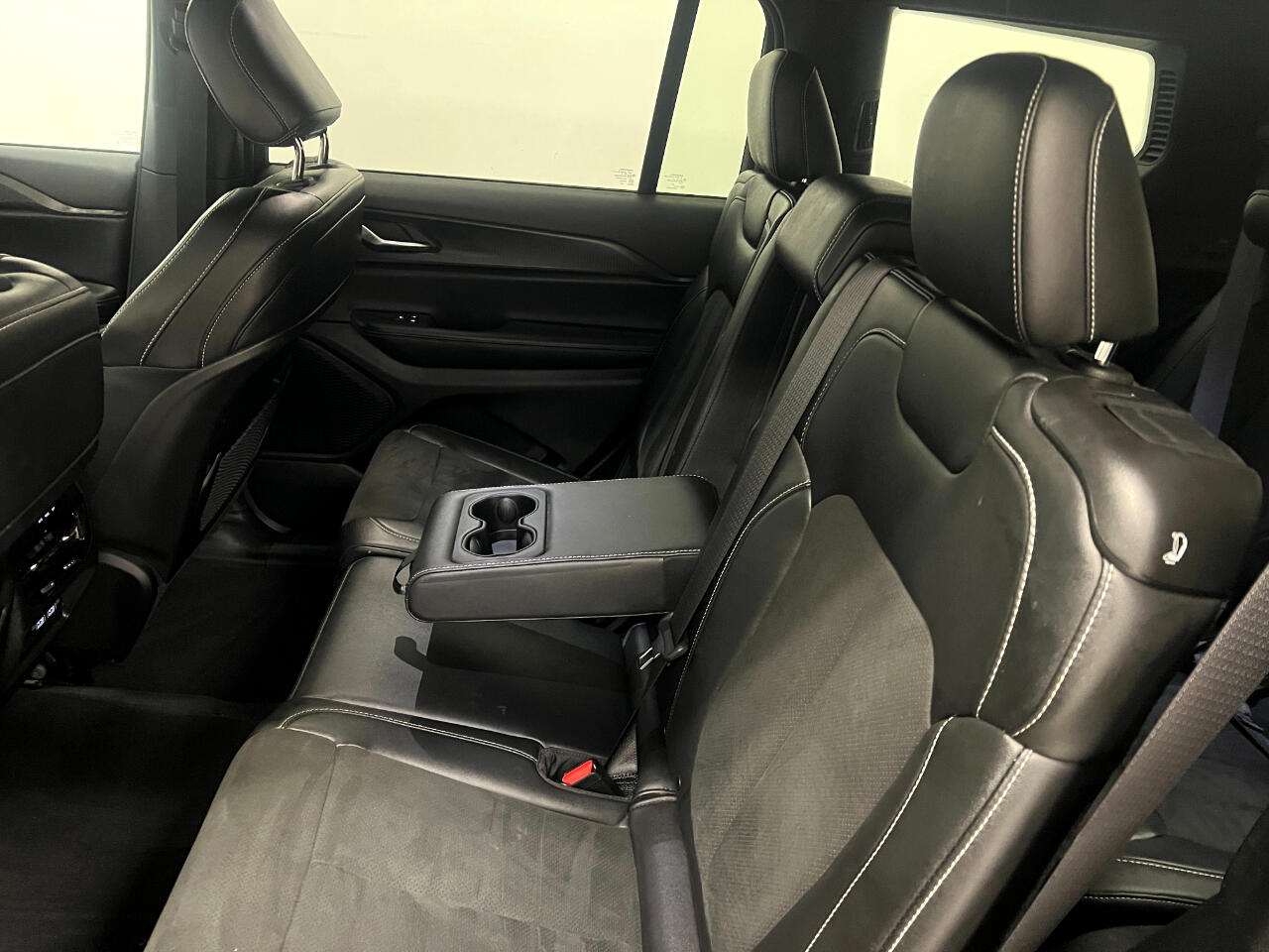 Jeep Grand Cherokee L Altitude 4x4 2024 Jeep Grand Cherokee L Altitude 4x4 2024