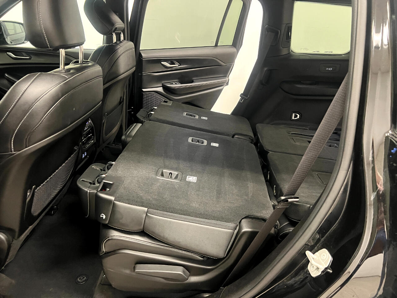 Jeep Grand Cherokee L Altitude 4x4 2024 Jeep Grand Cherokee L Altitude 4x4 2024