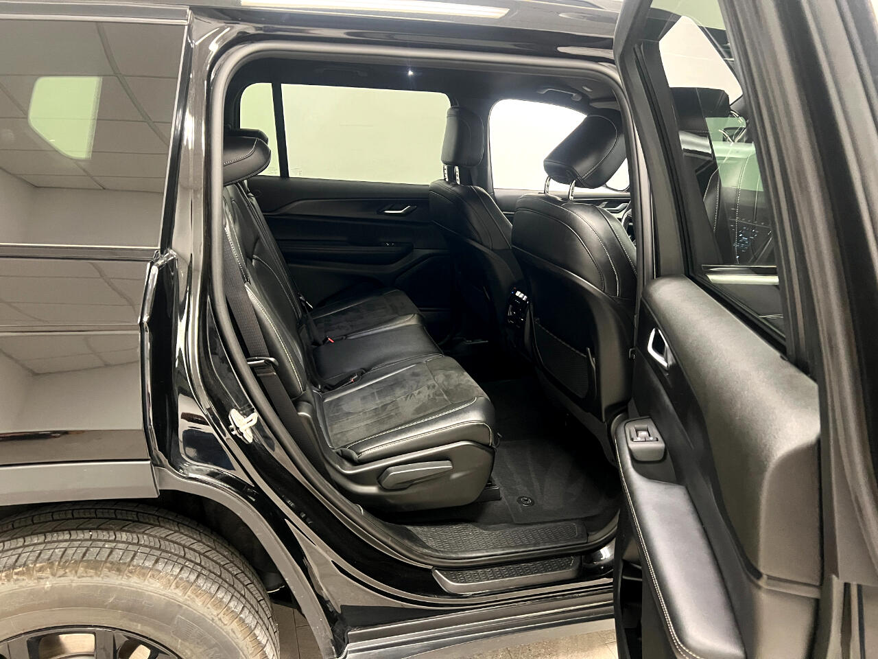 Jeep Grand Cherokee L Altitude 4x4 2024 Jeep Grand Cherokee L Altitude 4x4 2024