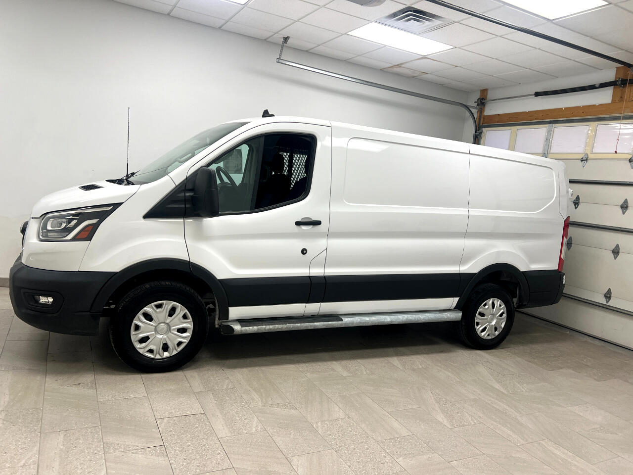 Ford Transit Cargo Van T-250 130" Low Rf 9070 GVWR RWD 2023 Ford Transit Cargo Van T-250 130" Low Rf 9070 GVWR RWD 2023