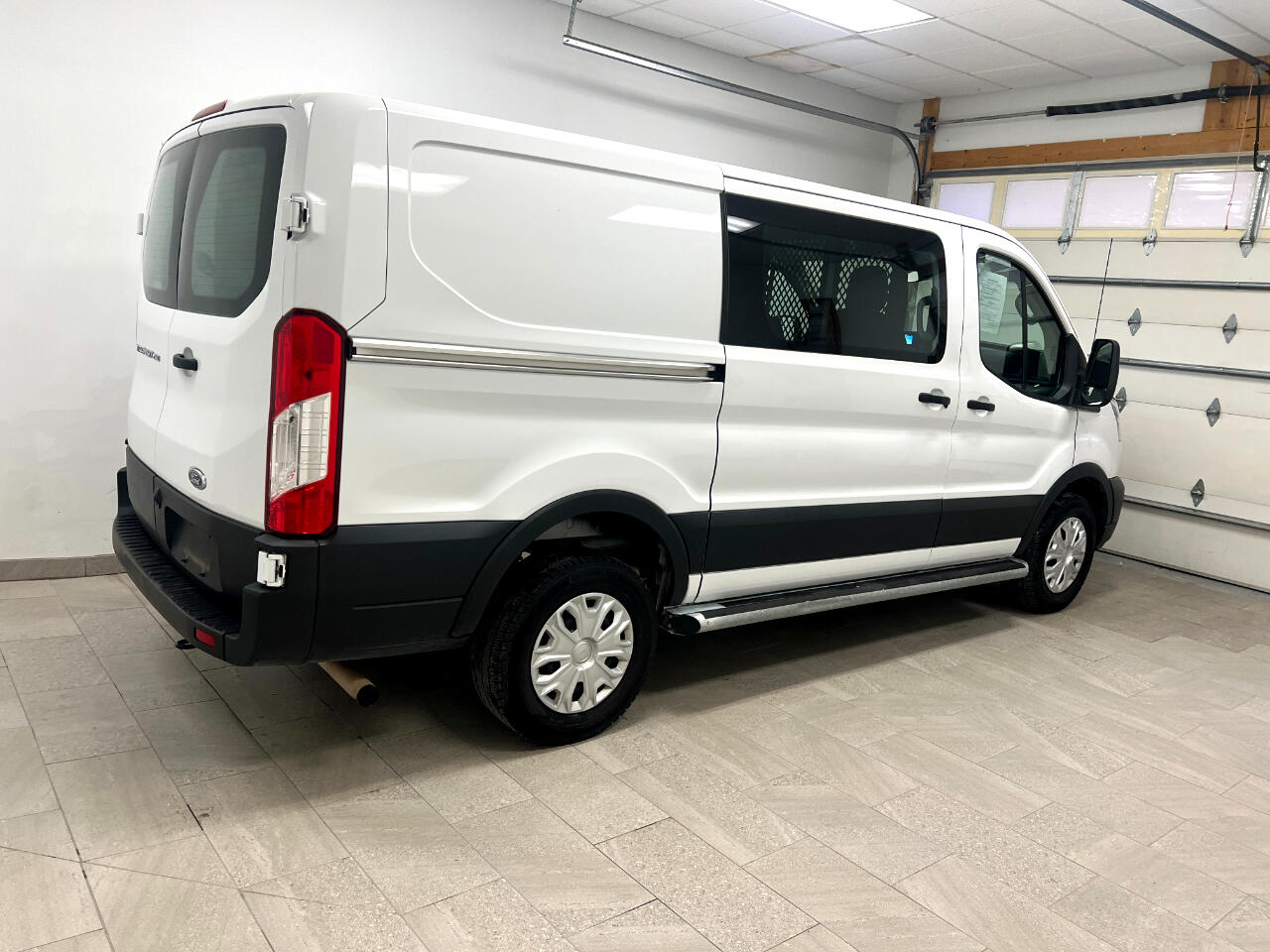 Ford Transit Cargo Van T-250 130" Low Rf 9070 GVWR RWD 2023 Ford Transit Cargo Van T-250 130" Low Rf 9070 GVWR RWD 2023