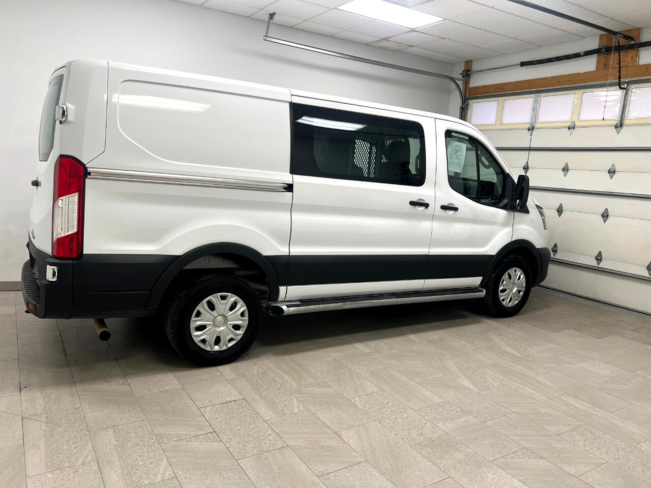 Ford Transit Cargo Van T-250 130" Low Rf 9070 GVWR RWD 2023 Ford Transit Cargo Van T-250 130" Low Rf 9070 GVWR RWD 2023