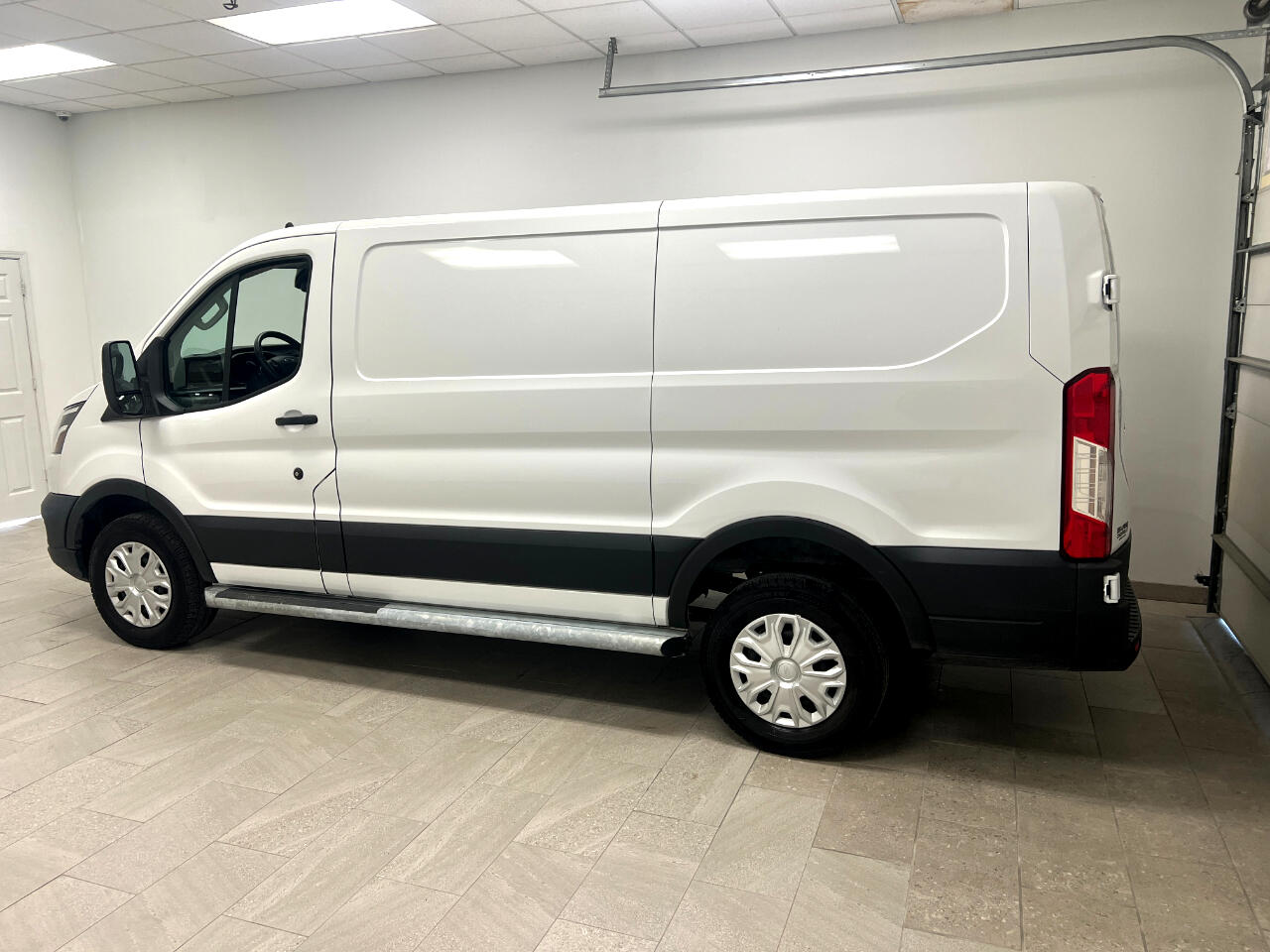 Ford Transit Cargo Van T-250 130" Low Rf 9070 GVWR RWD 2023 Ford Transit Cargo Van T-250 130" Low Rf 9070 GVWR RWD 2023