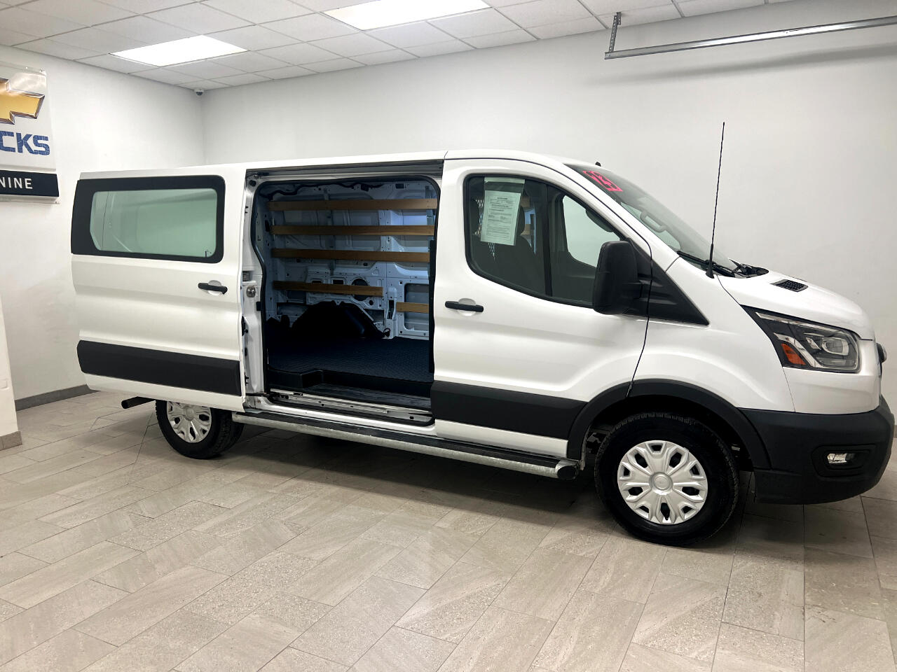 Ford Transit Cargo Van T-250 130" Low Rf 9070 GVWR RWD 2023 Ford Transit Cargo Van T-250 130" Low Rf 9070 GVWR RWD 2023