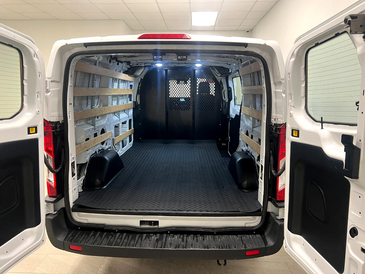 Ford Transit Cargo Van T-250 130" Low Rf 9070 GVWR RWD 2023 Ford Transit Cargo Van T-250 130" Low Rf 9070 GVWR RWD 2023