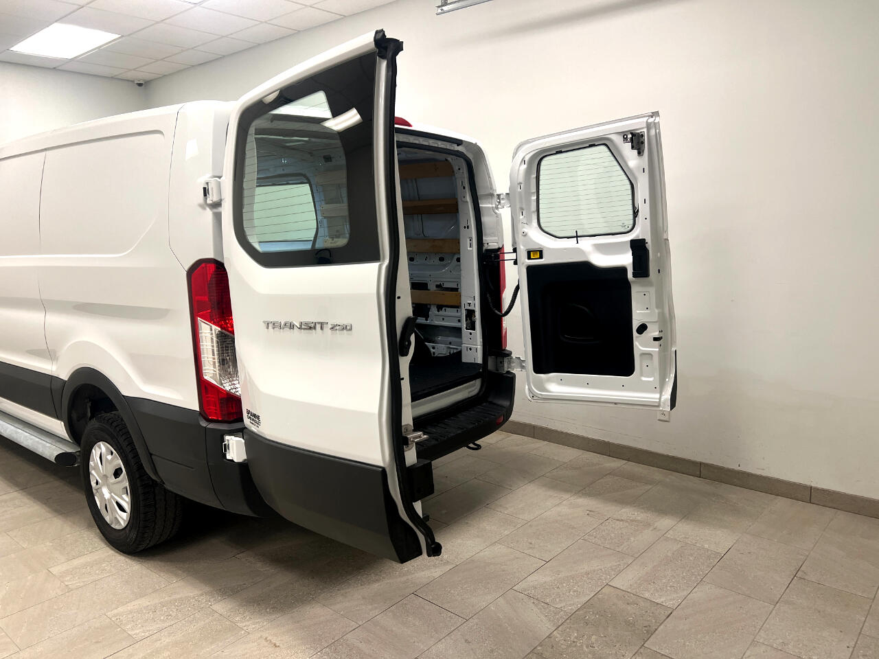 Ford Transit Cargo Van T-250 130" Low Rf 9070 GVWR RWD 2023 Ford Transit Cargo Van T-250 130" Low Rf 9070 GVWR RWD 2023