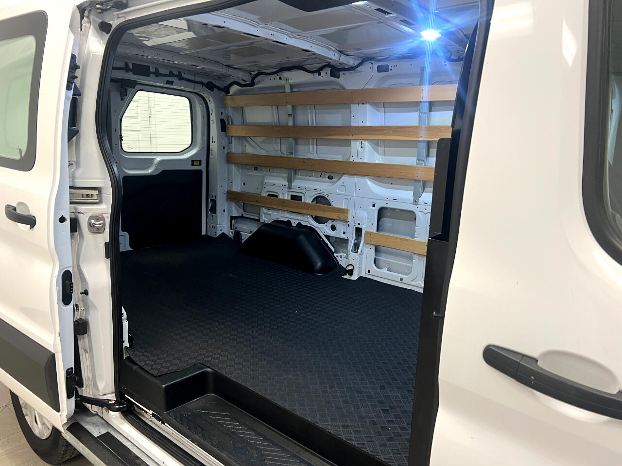 Ford Transit Cargo Van T-250 130" Low Rf 9070 GVWR RWD 2023 Ford Transit Cargo Van T-250 130" Low Rf 9070 GVWR RWD 2023