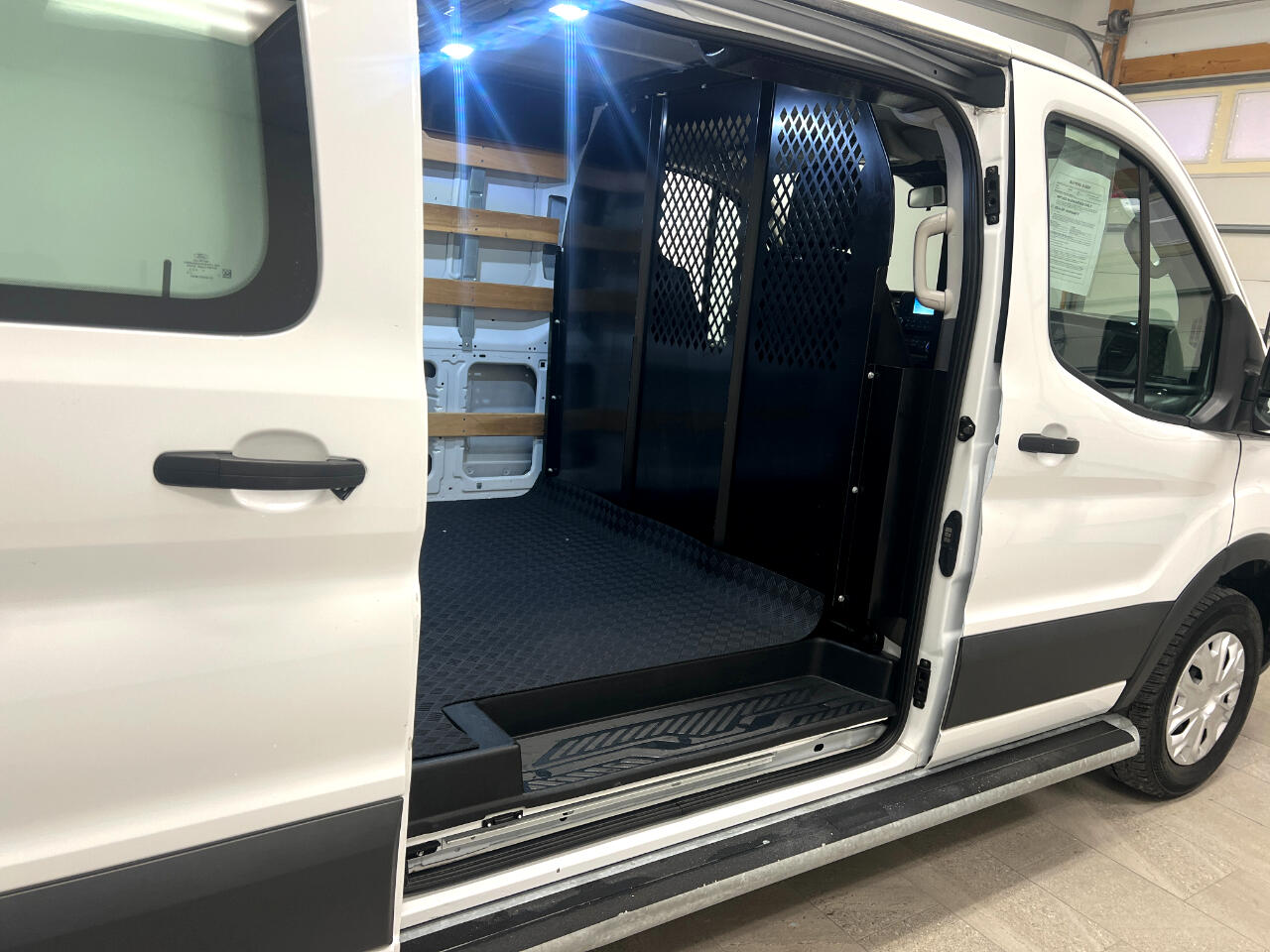 Ford Transit Cargo Van T-250 130" Low Rf 9070 GVWR RWD 2023 Ford Transit Cargo Van T-250 130" Low Rf 9070 GVWR RWD 2023