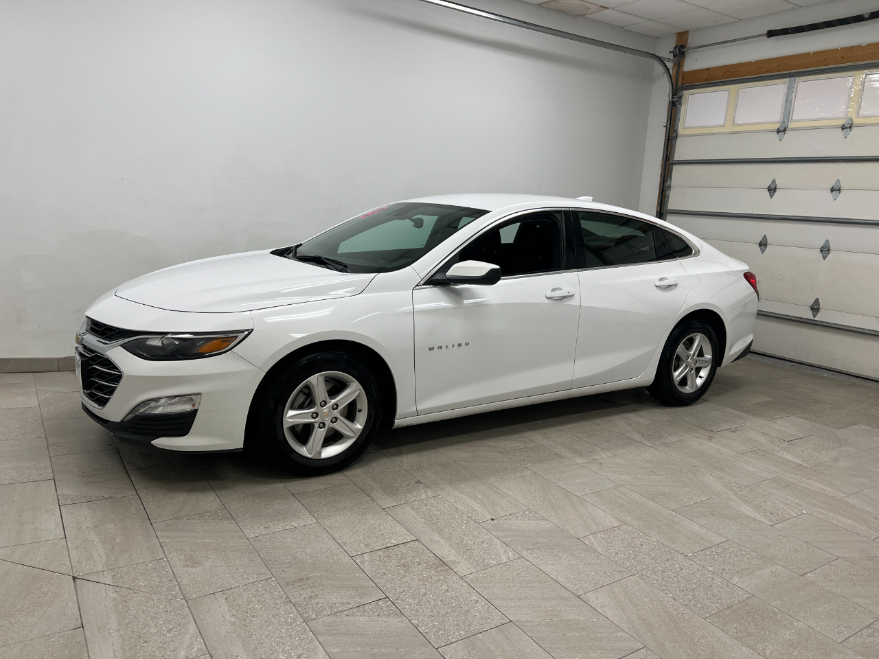 Used 2023 Chevrolet Malibu 1LT with VIN 1G1ZD5ST4PF175674 for sale in Kansas City
