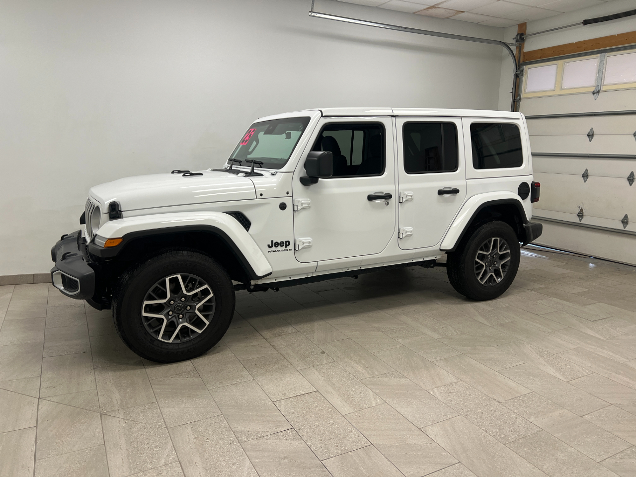 Used 2025 Jeep Wrangler 4-Door Sahara with VIN 1C4PJXEN6SW534533 for sale in Kansas City