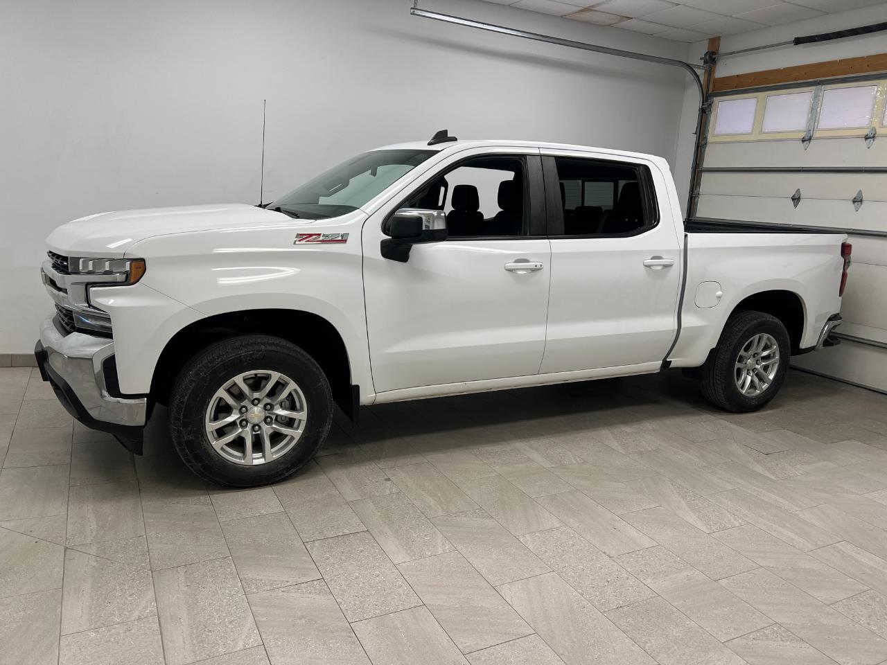 Used 2020 Chevrolet Silverado 1500 LT with VIN 3GCUYDEDXLG267434 for sale in Kansas City