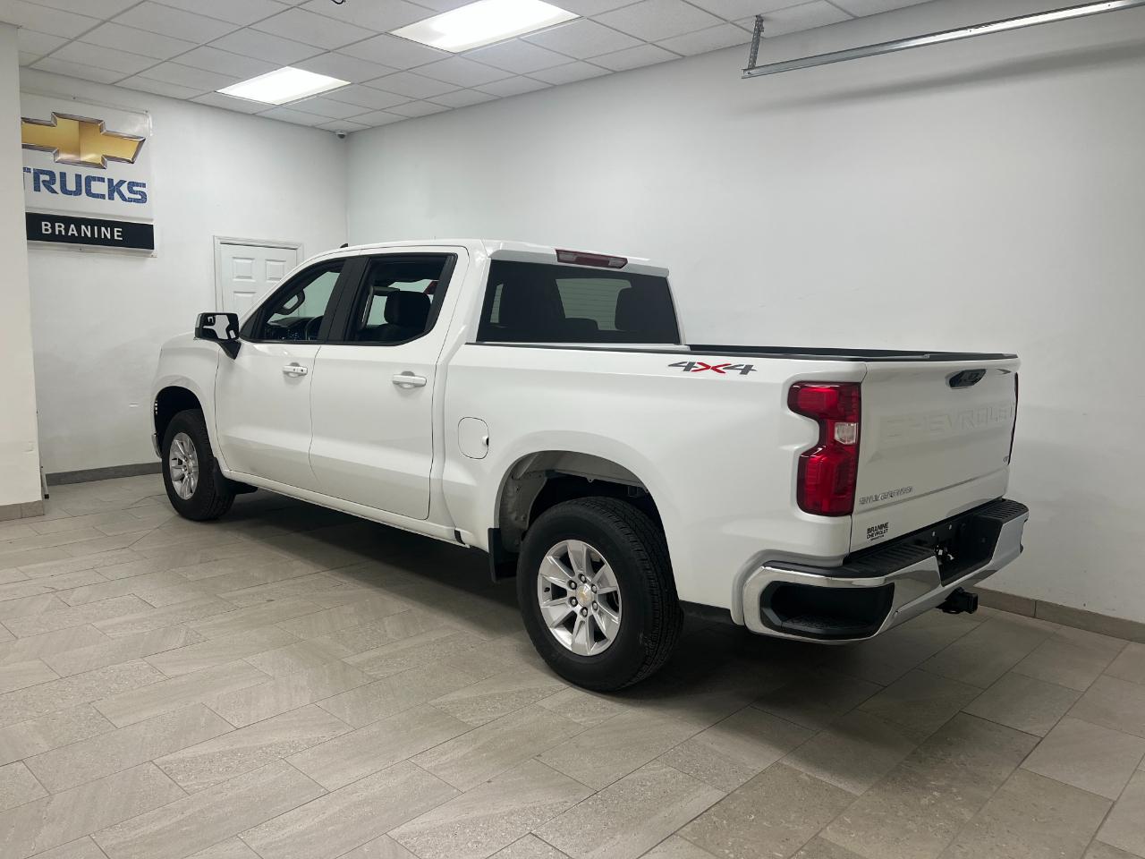 Used 2026 Chevrolet Silverado 1500 LT with VIN 1GCUKDED3TZ180556 for sale in Kansas City