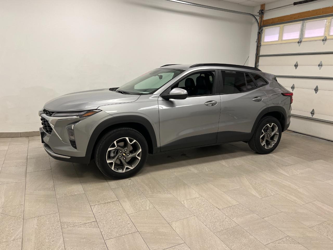 Used 2025 Chevrolet Trax LT with VIN KL77LHEP2SC266032 for sale in Kansas City