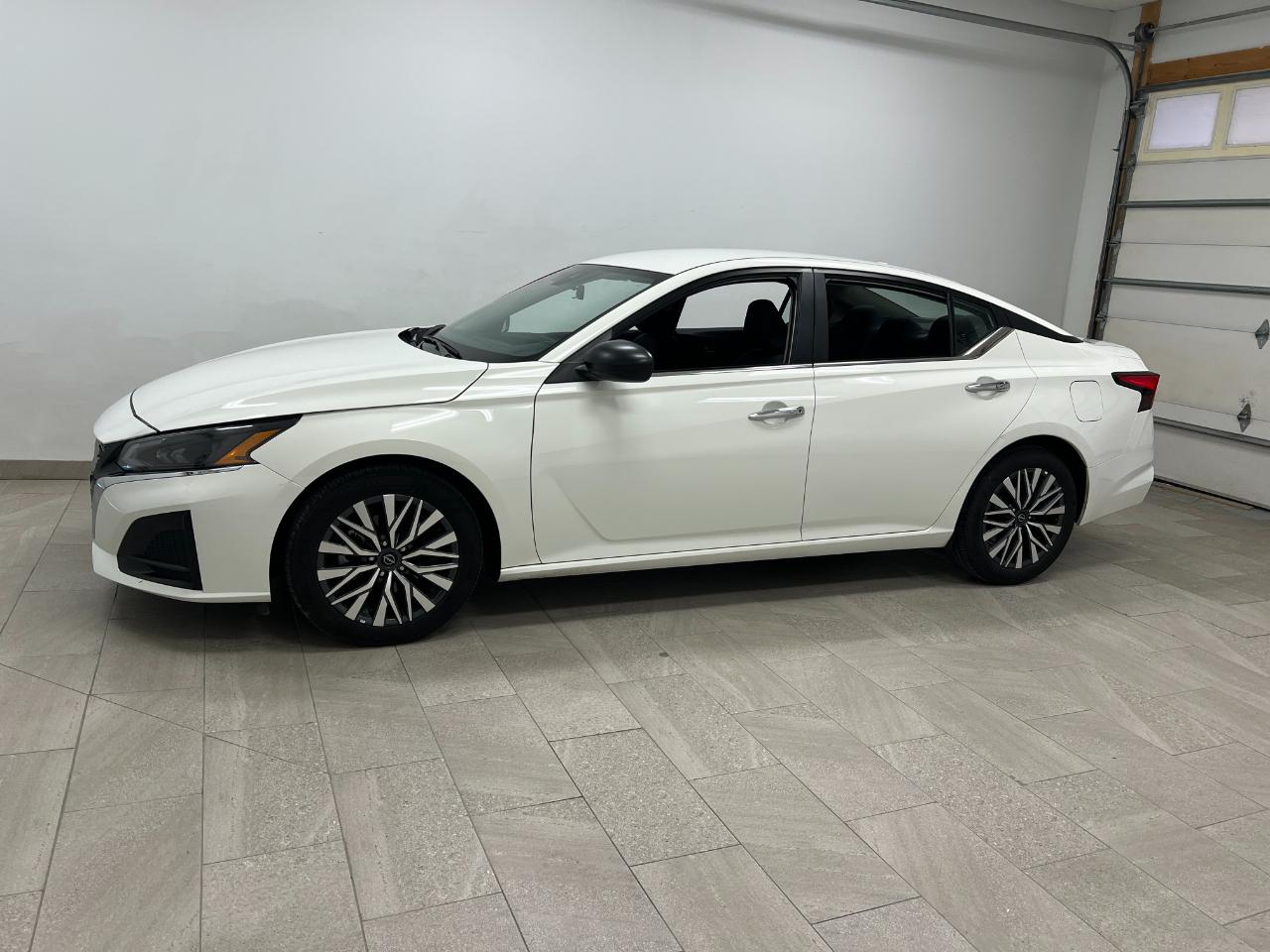 Used 2025 Nissan Altima SV with VIN 1N4BL4DV7SN332316 for sale in Kansas City