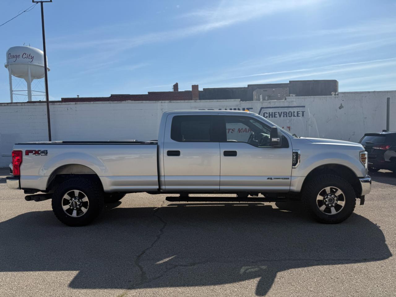 Used 2019 Ford F-250 Super Duty XLT with VIN 1FT7W2BT1KEE05631 for sale in Kansas City