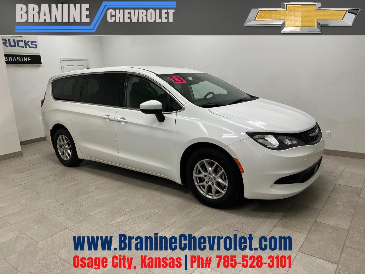 2023 Chrysler Voyager LX FWD