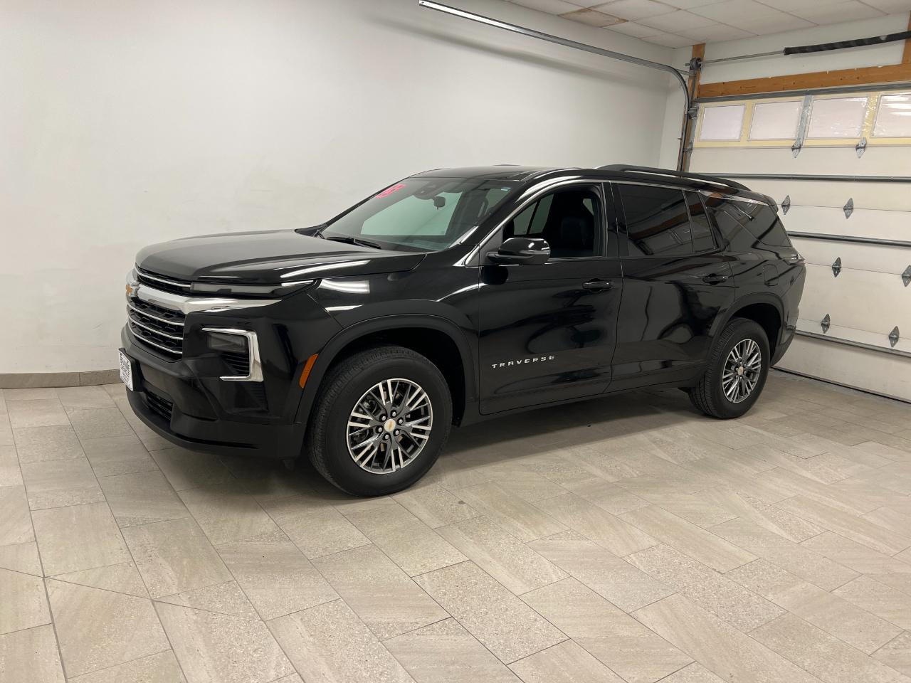 Used 2025 Chevrolet Traverse LT with VIN 1GNERGRS2SJ145781 for sale in Kansas City