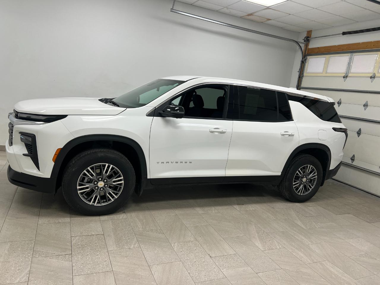 Used 2024 Chevrolet Traverse LS with VIN 1GNEREKS8RJ213218 for sale in Kansas City