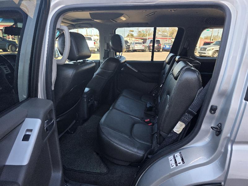 Nissan Pathfinder SE 2WD 2008