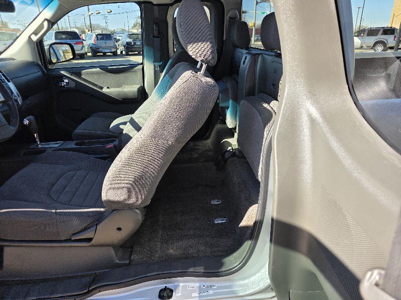 Nissan Frontier SV King Cab I4 5MT 2WD 2014