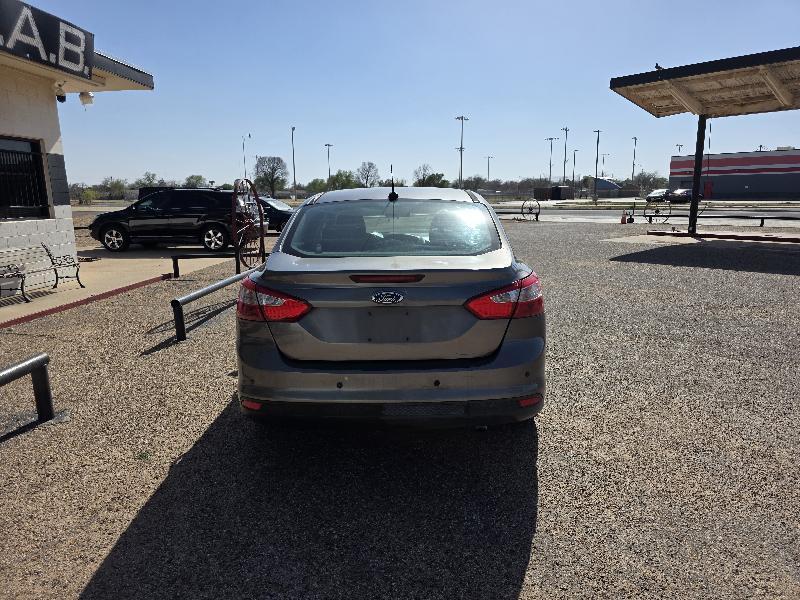 Ford Focus SE Sedan 2014