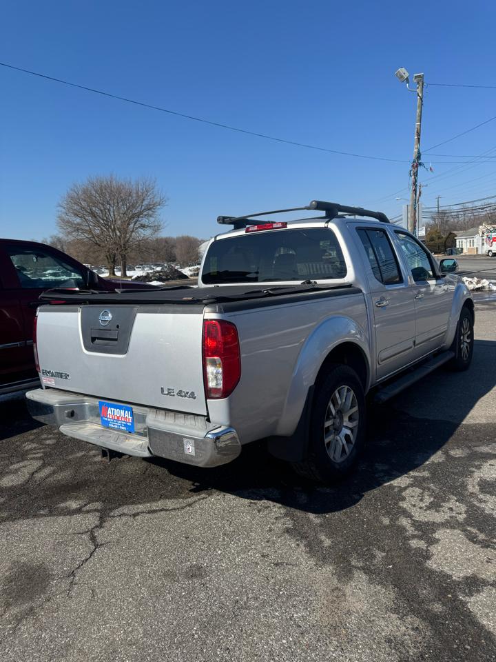 Nissan Frontier LE Crew Cab 4WD 2010