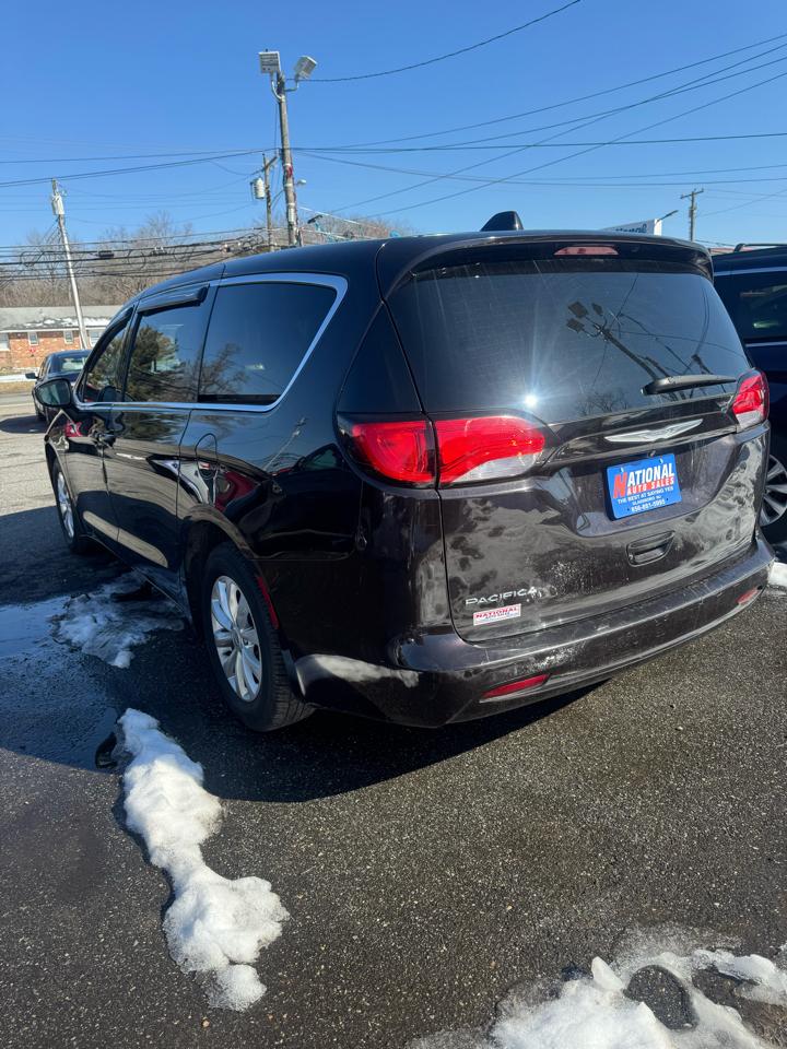 Chrysler Pacifica Touring 2017