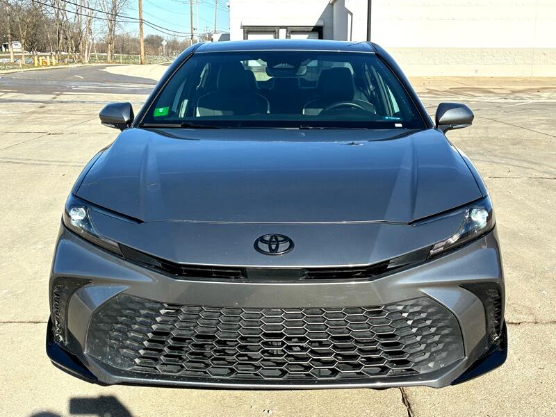 Toyota Camry Hybrid SE 2025