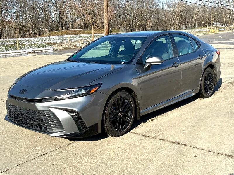 Toyota Camry Hybrid SE 2025