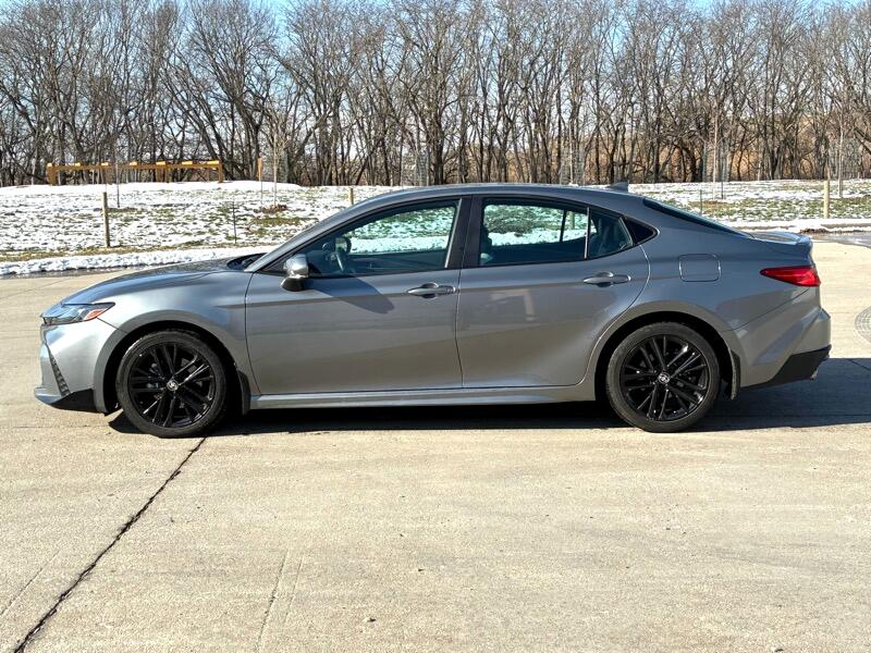 Toyota Camry Hybrid SE 2025