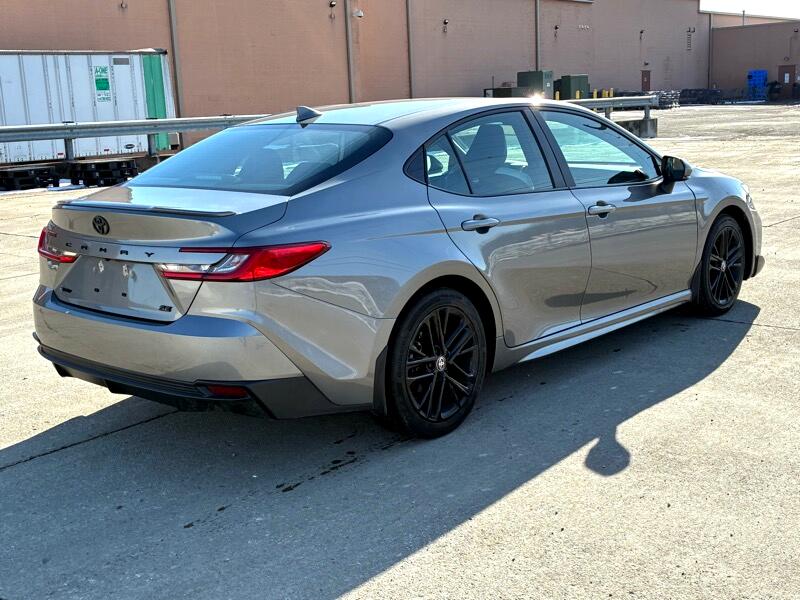 Toyota Camry Hybrid SE 2025