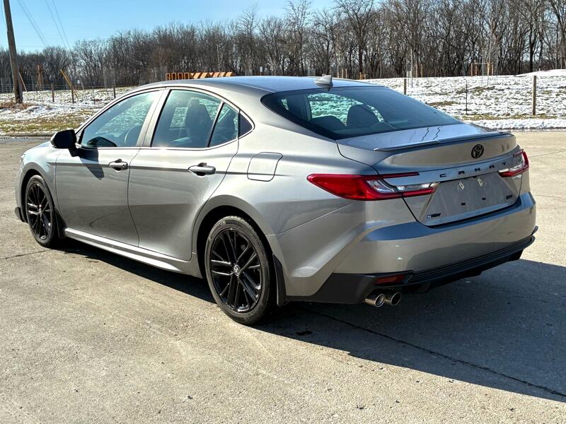 Toyota Camry Hybrid SE 2025