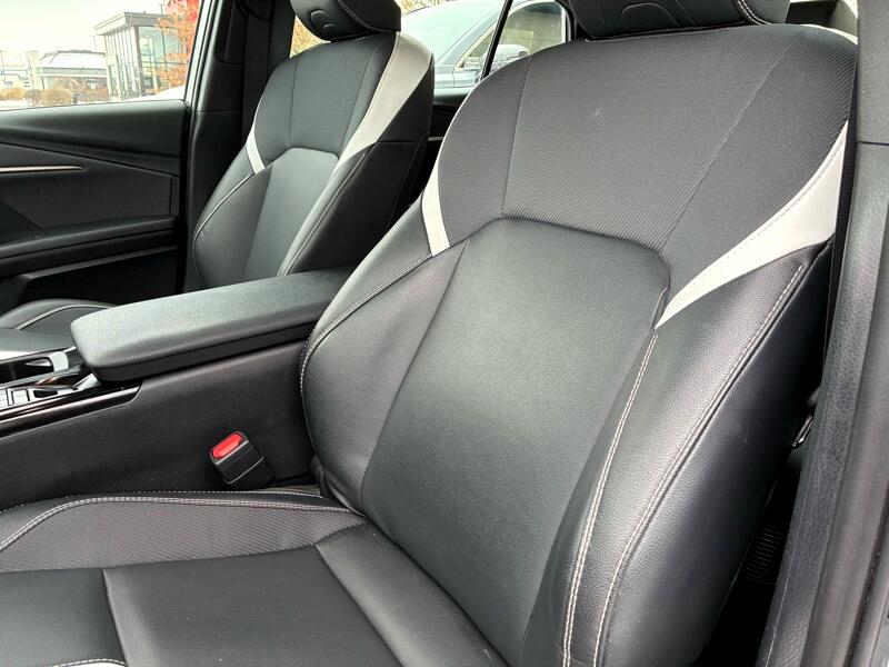 Toyota Camry Hybrid SE 2025