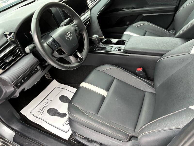 Toyota Camry Hybrid SE 2025