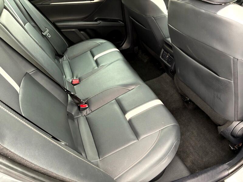 Toyota Camry Hybrid SE 2025