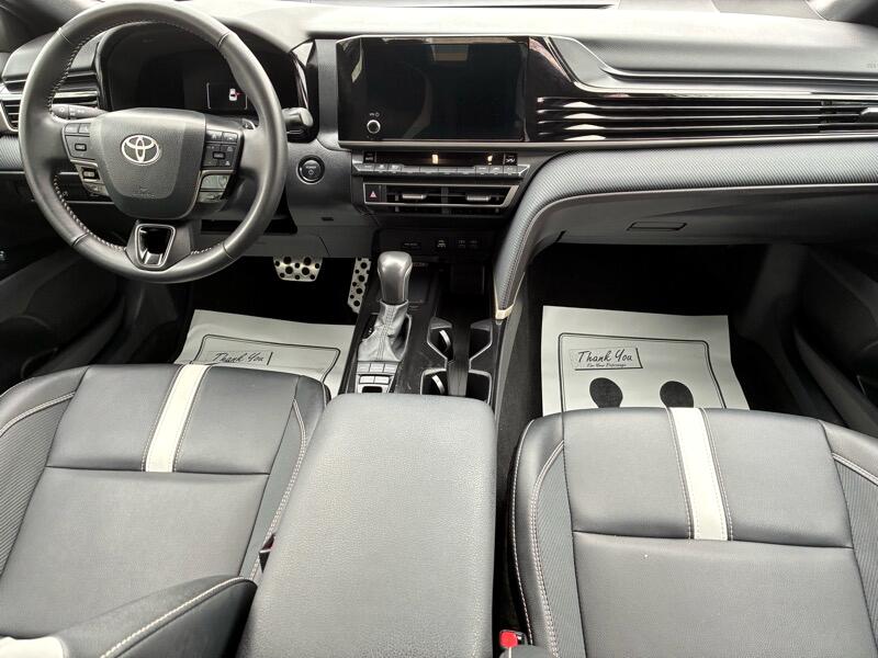 Toyota Camry Hybrid SE 2025