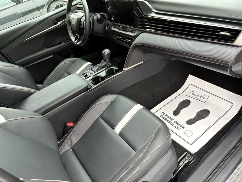 Toyota Camry Hybrid SE 2025