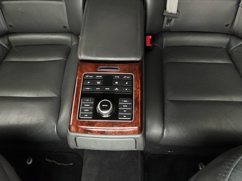 Hyundai Equus Signature 4D Sedan 2014