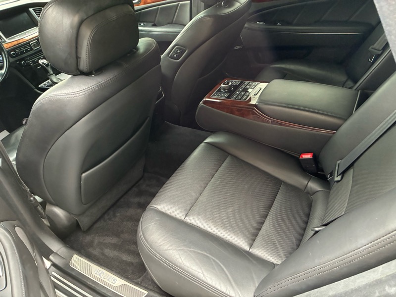 Hyundai Equus Signature 4D Sedan 2014