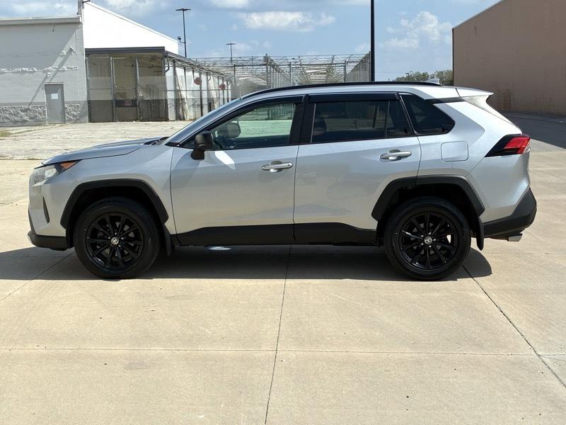 Toyota RAV4 LE 2021