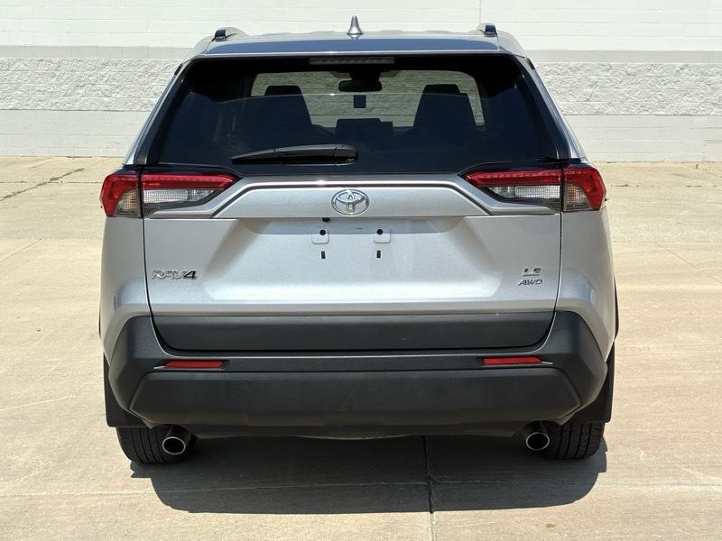 Toyota RAV4 LE 2021