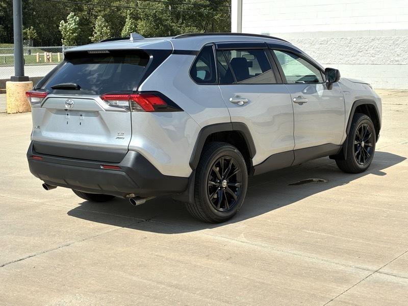 Toyota RAV4 LE 2021
