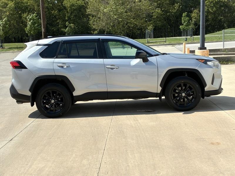 Toyota RAV4 LE 2021