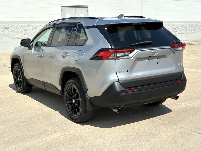 Toyota RAV4 LE 2021