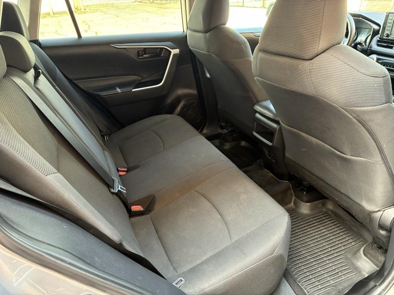 Toyota RAV4 LE 2021