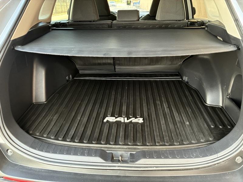 Toyota RAV4 LE 2021