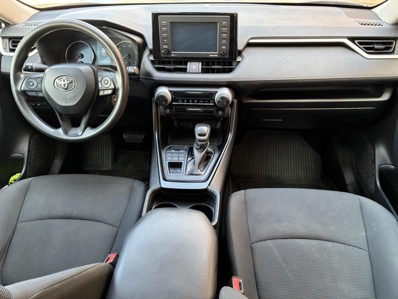 Toyota RAV4 LE 2021