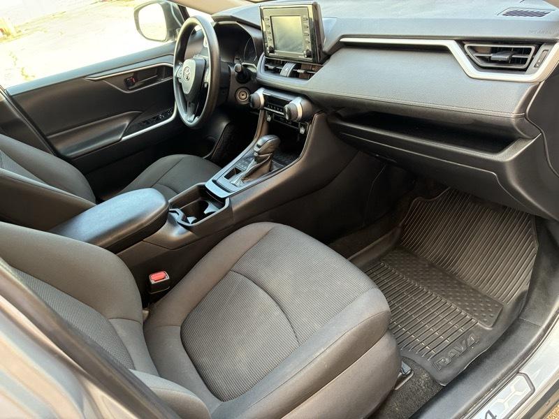 Toyota RAV4 LE 2021